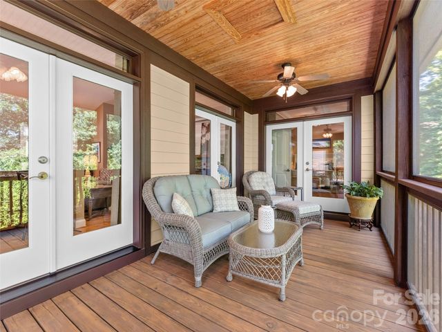 25 Linden Turn, Hendersonville, NC 28739
