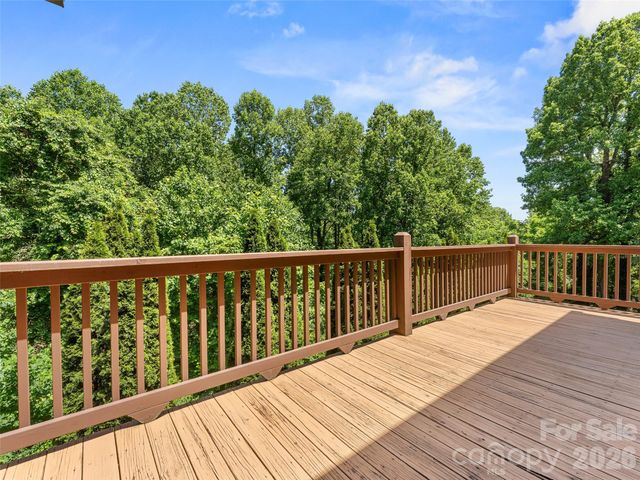 25 Linden Turn, Hendersonville, NC 28739