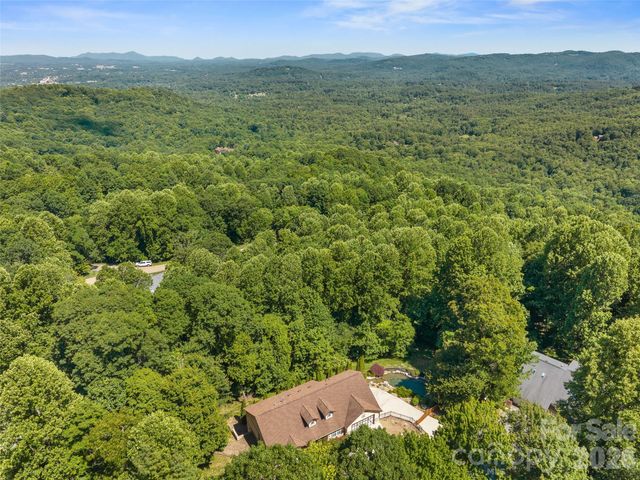 25 Linden Turn, Hendersonville, NC 28739