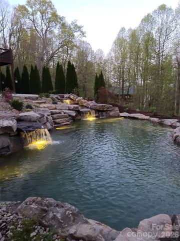 25 Linden Turn, Hendersonville, NC 28739