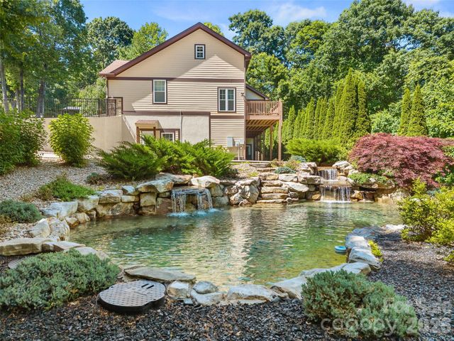 25 Linden Turn, Hendersonville, NC 28739