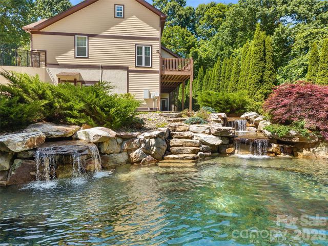 25 Linden Turn, Hendersonville, NC 28739