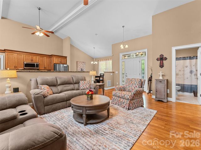 25 Linden Turn, Hendersonville, NC 28739