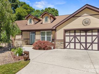 25 Linden Turn, Hendersonville, NC 28739