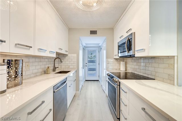 250 7th AVE S 106, Naples, FL 34102