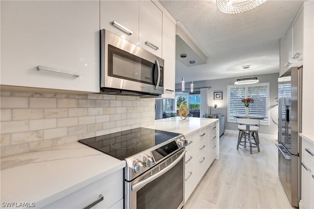 250 7th AVE S 106, Naples, FL 34102