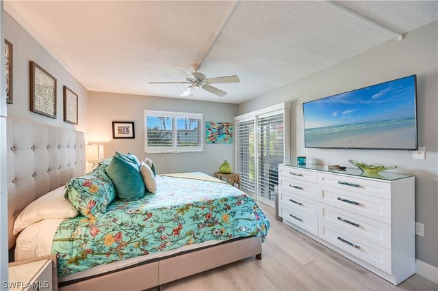 250 7th AVE S 106, Naples, FL 34102