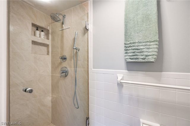 250 7th AVE S 106, Naples, FL 34102