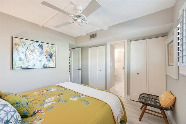 250 7th AVE S 106, Naples, FL 34102