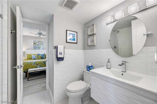 250 7th AVE S 106, Naples, FL 34102