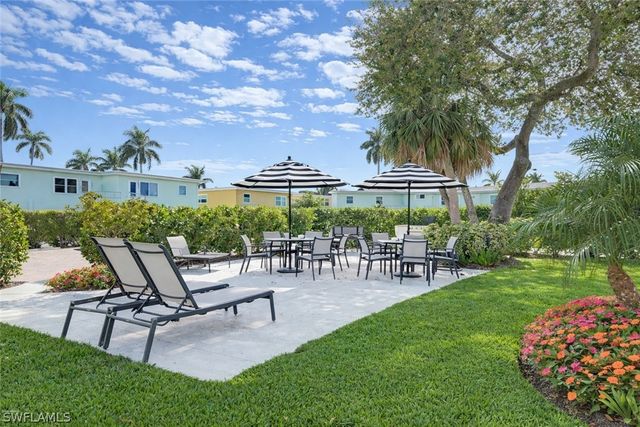 250 7th AVE S 106, Naples, FL 34102