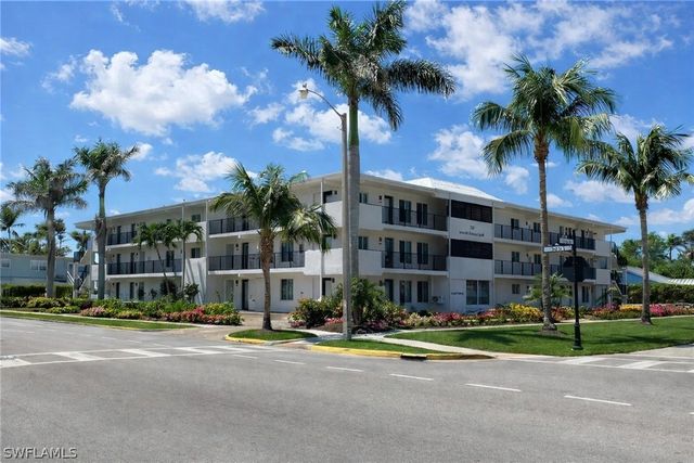 250 7th AVE S 106, Naples, FL 34102