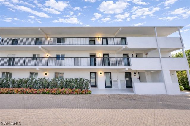 250 7th AVE S 106, Naples, FL 34102