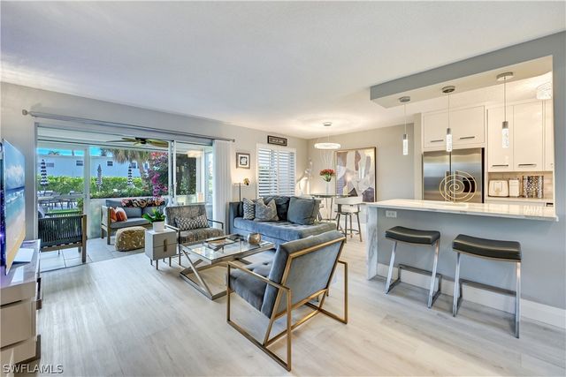 250 7th AVE S 106, Naples, FL 34102