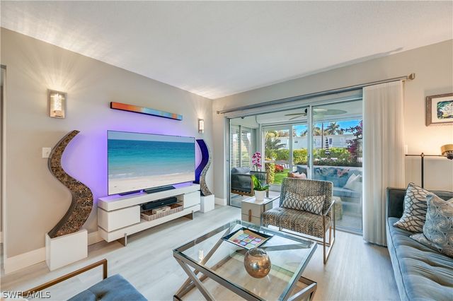 250 7th AVE S 106, Naples, FL 34102