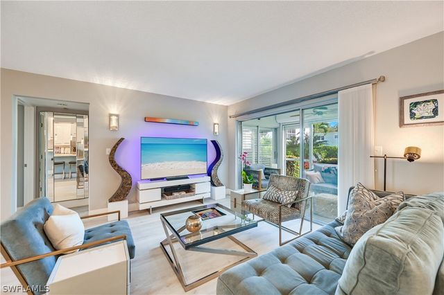 250 7th AVE S 106, Naples, FL 34102