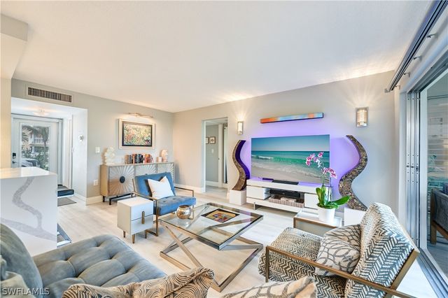 250 7th AVE S 106, Naples, FL 34102