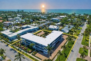 250 7th AVE S 106, Naples, FL 34102