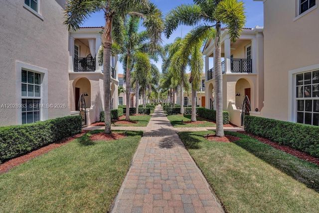 823 NW 82nd Ln, Boca Raton, FL 33487