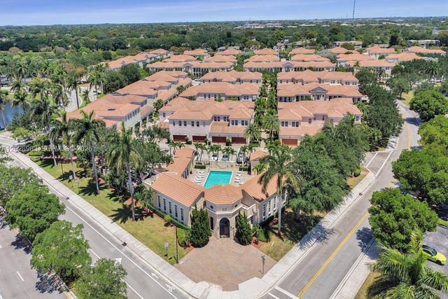 823 NW 82nd Ln, Boca Raton, FL 33487