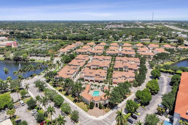 823 NW 82nd Ln, Boca Raton, FL 33487