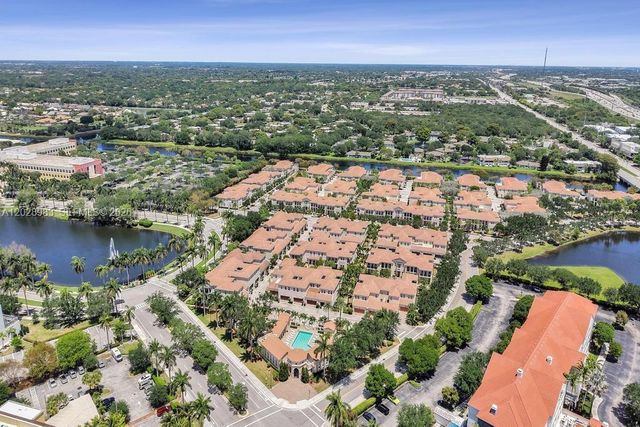 823 NW 82nd Ln, Boca Raton, FL 33487