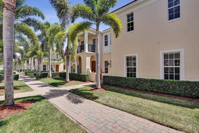 823 NW 82nd Ln, Boca Raton, FL 33487