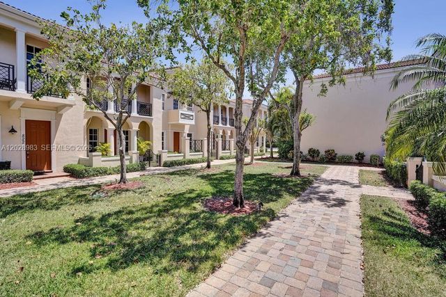 823 NW 82nd Ln, Boca Raton, FL 33487