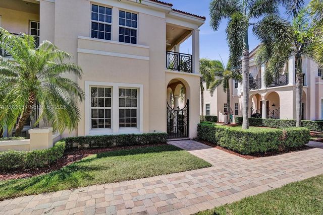 823 NW 82nd Ln, Boca Raton, FL 33487