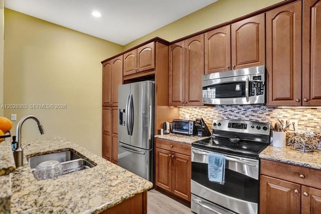 823 NW 82nd Ln, Boca Raton, FL 33487