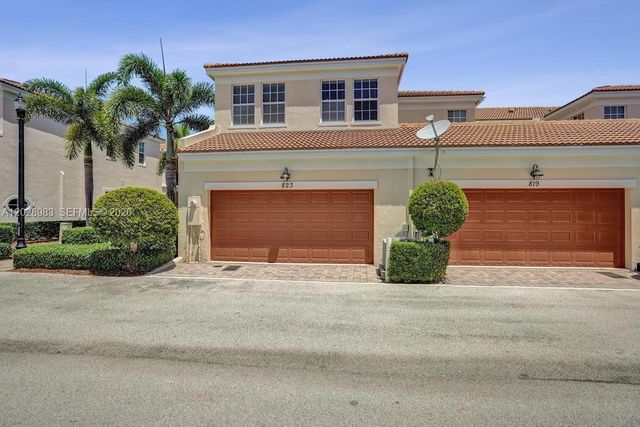 823 NW 82nd Ln, Boca Raton, FL 33487