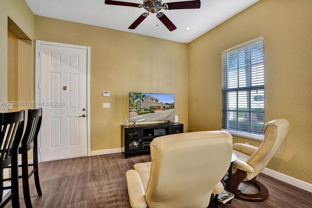 823 NW 82nd Ln, Boca Raton, FL 33487