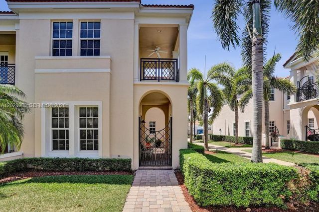 823 NW 82nd Ln, Boca Raton, FL 33487