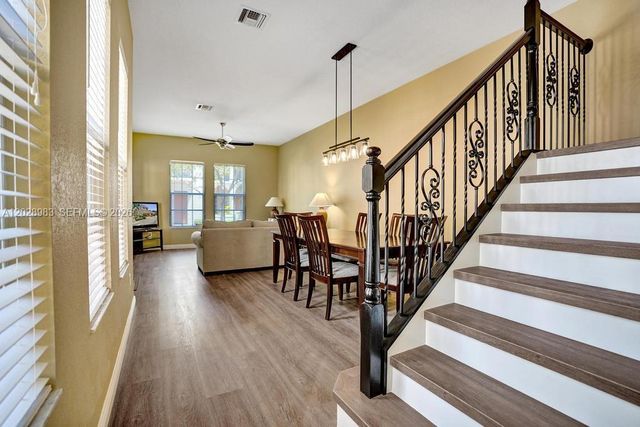 823 NW 82nd Ln, Boca Raton, FL 33487