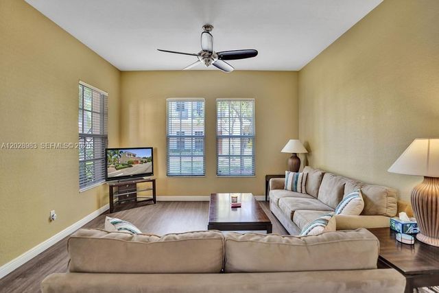 823 NW 82nd Ln, Boca Raton, FL 33487