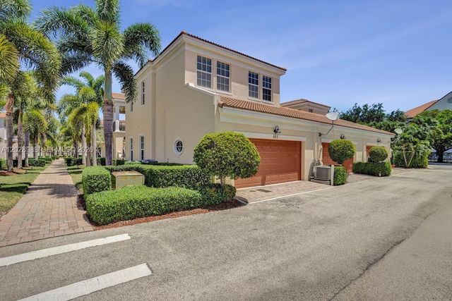 823 NW 82nd Ln, Boca Raton, FL 33487