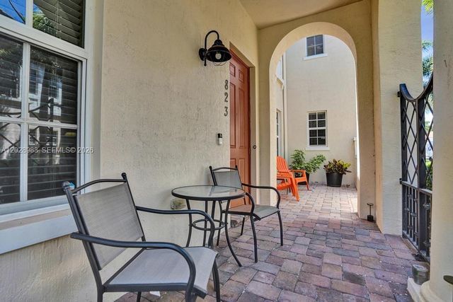823 NW 82nd Ln, Boca Raton, FL 33487