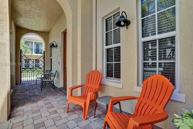 823 NW 82nd Ln, Boca Raton, FL 33487