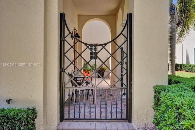 823 NW 82nd Ln, Boca Raton, FL 33487