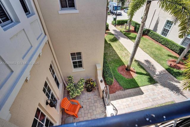 823 NW 82nd Ln, Boca Raton, FL 33487