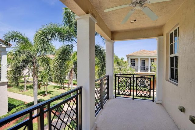 823 NW 82nd Ln, Boca Raton, FL 33487