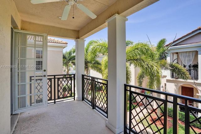 823 NW 82nd Ln, Boca Raton, FL 33487