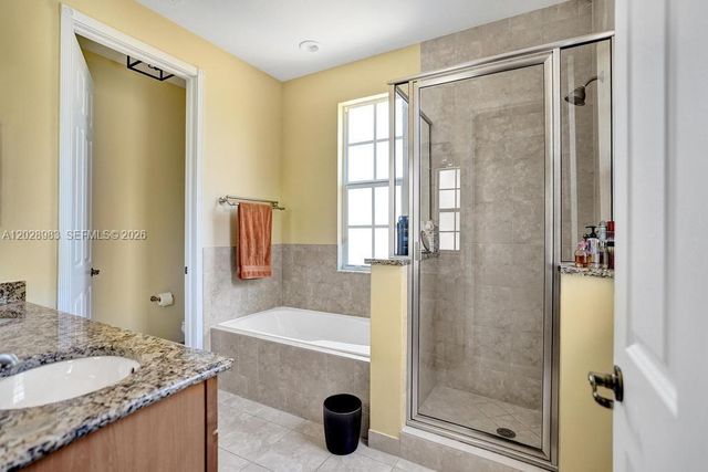 823 NW 82nd Ln, Boca Raton, FL 33487