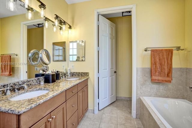 823 NW 82nd Ln, Boca Raton, FL 33487