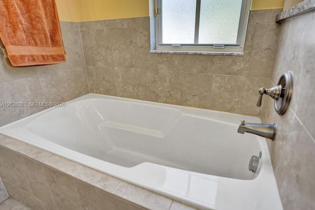 823 NW 82nd Ln, Boca Raton, FL 33487