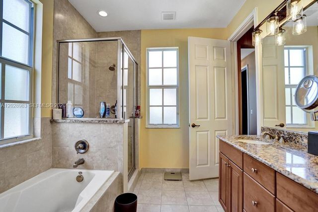 823 NW 82nd Ln, Boca Raton, FL 33487