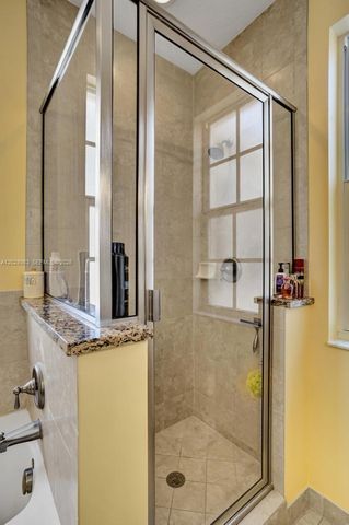 823 NW 82nd Ln, Boca Raton, FL 33487