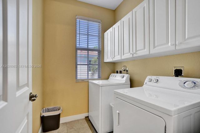 823 NW 82nd Ln, Boca Raton, FL 33487