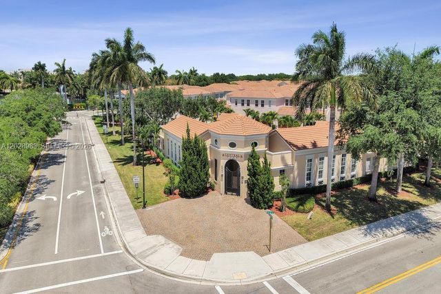 823 NW 82nd Ln, Boca Raton, FL 33487