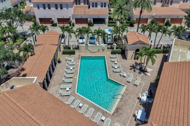 823 NW 82nd Ln, Boca Raton, FL 33487